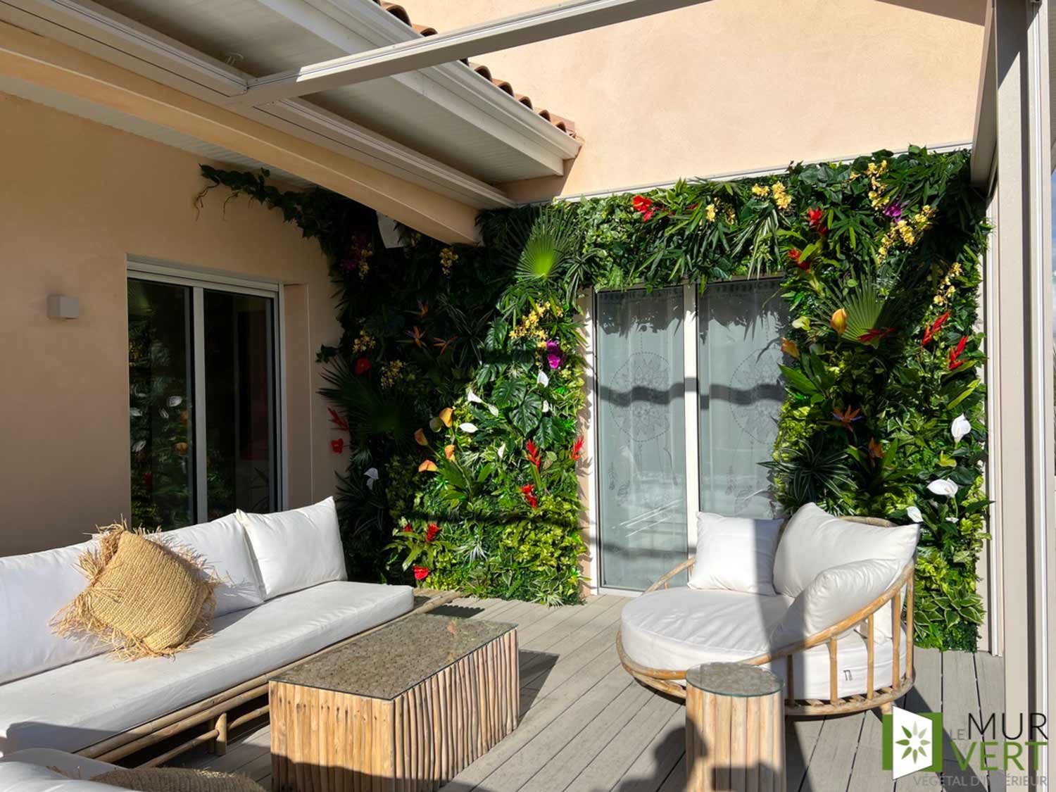Photo d'une façade végétale extérieure anti-UV