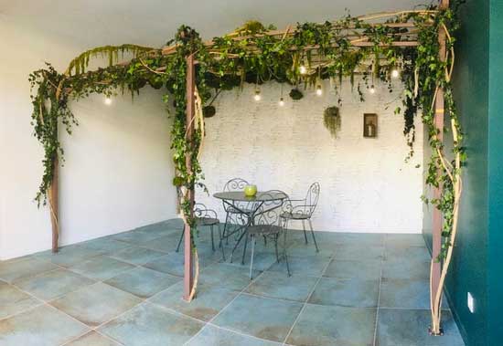 Création végétale stabilisée autour d'une pergola